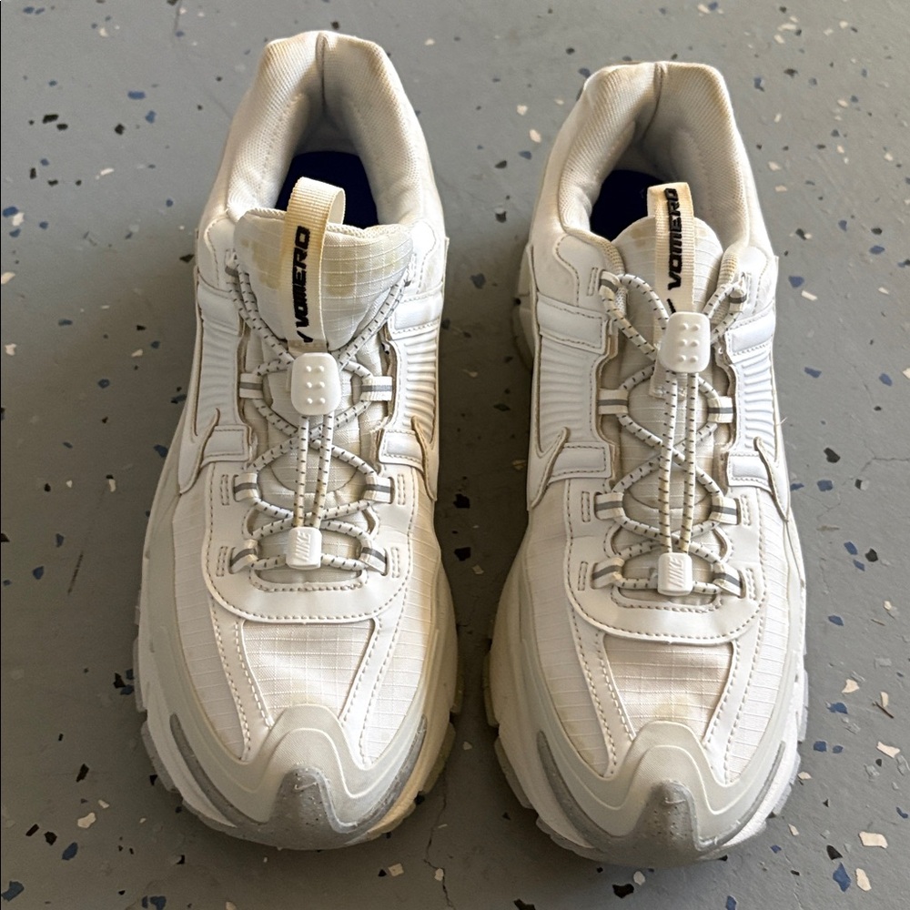 nike zoom vomero roam size9.5